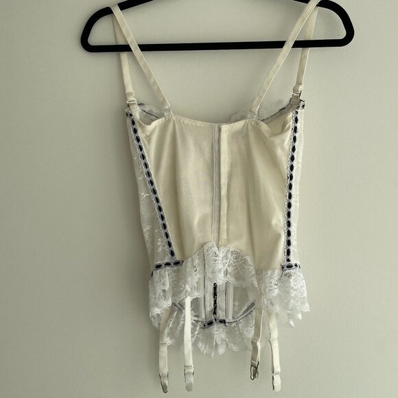 Vintage Made in Canada white lace corset - Picture 3 of 9